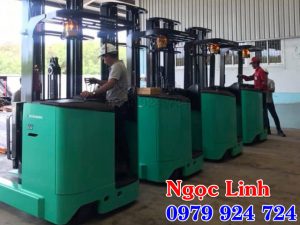 xe nâng điện đứng lái 2 tấn