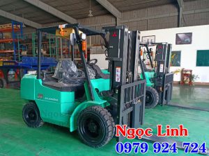 xe nâng hàng 3 tấn