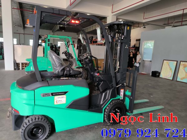xe nâng điện ngồi lái Mitsubishi 2.5 tấn